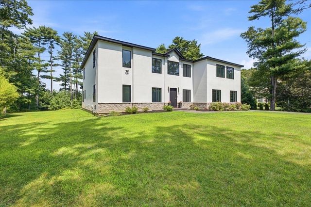 3 Kestrel Wy, Carver, MA 02330