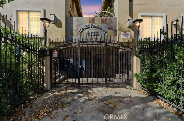 1133 S Hoover 416, Los Angeles, CA 90006