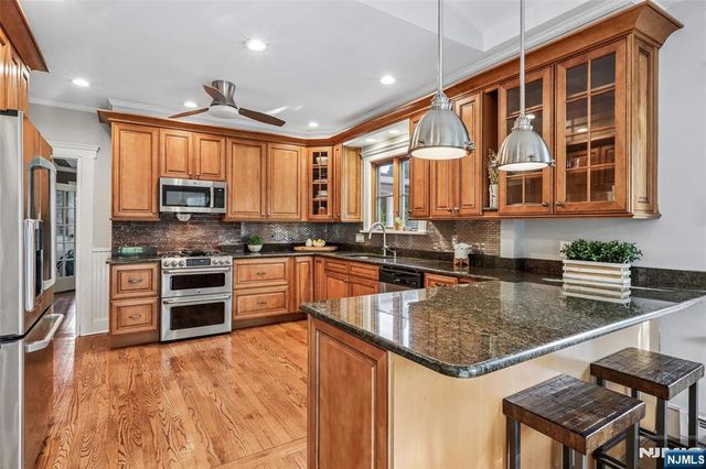 130 N Maple Avenue, Ridgewood, NJ 07450