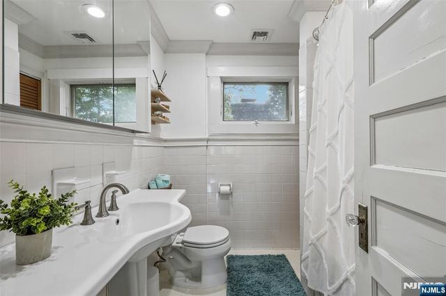 130 N Maple Avenue, Ridgewood, NJ 07450