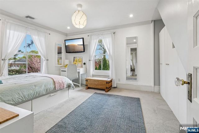 130 N Maple Avenue, Ridgewood, NJ 07450