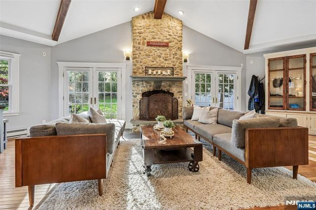 130 N Maple Avenue, Ridgewood, NJ 07450