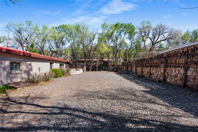 1402 Bishops Lodge Road A, Santa Fe, NM 87506