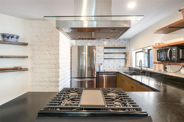 1402 Bishops Lodge Road A, Santa Fe, NM 87506