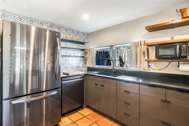 1402 Bishops Lodge Road A, Santa Fe, NM 87506