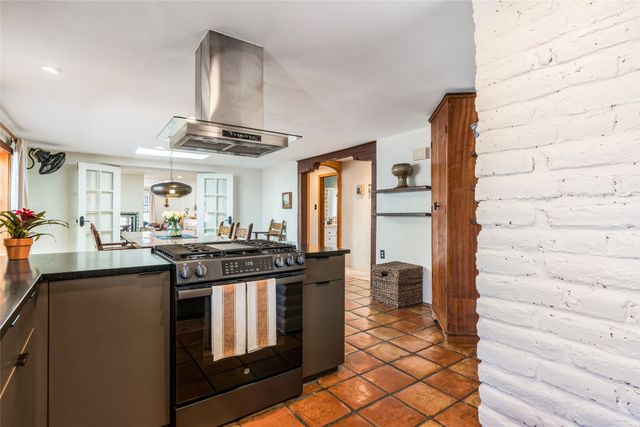 1402 Bishops Lodge Road A, Santa Fe, NM 87506