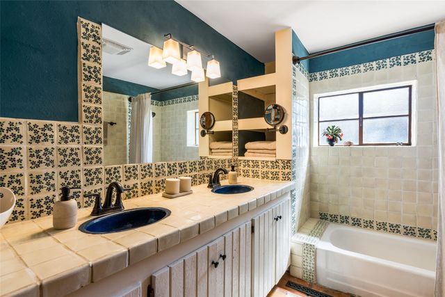 1402 Bishops Lodge Road A, Santa Fe, NM 87506