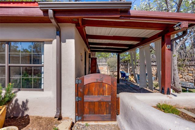 1402 Bishops Lodge Road A, Santa Fe, NM 87506