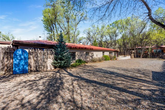 1402 Bishops Lodge Road A, Santa Fe, NM 87506