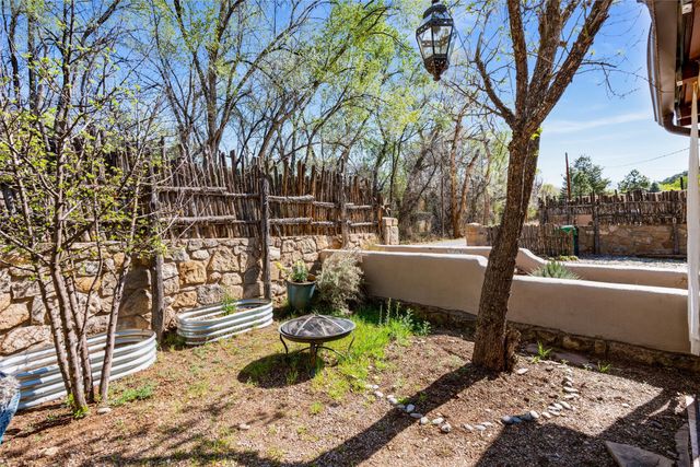 1402 Bishops Lodge Road A, Santa Fe, NM 87506