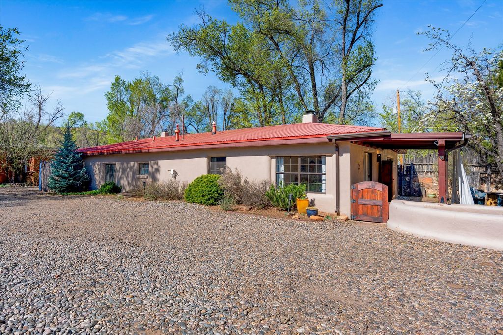 1402 Bishops Lodge Road A, Santa Fe, NM 87506