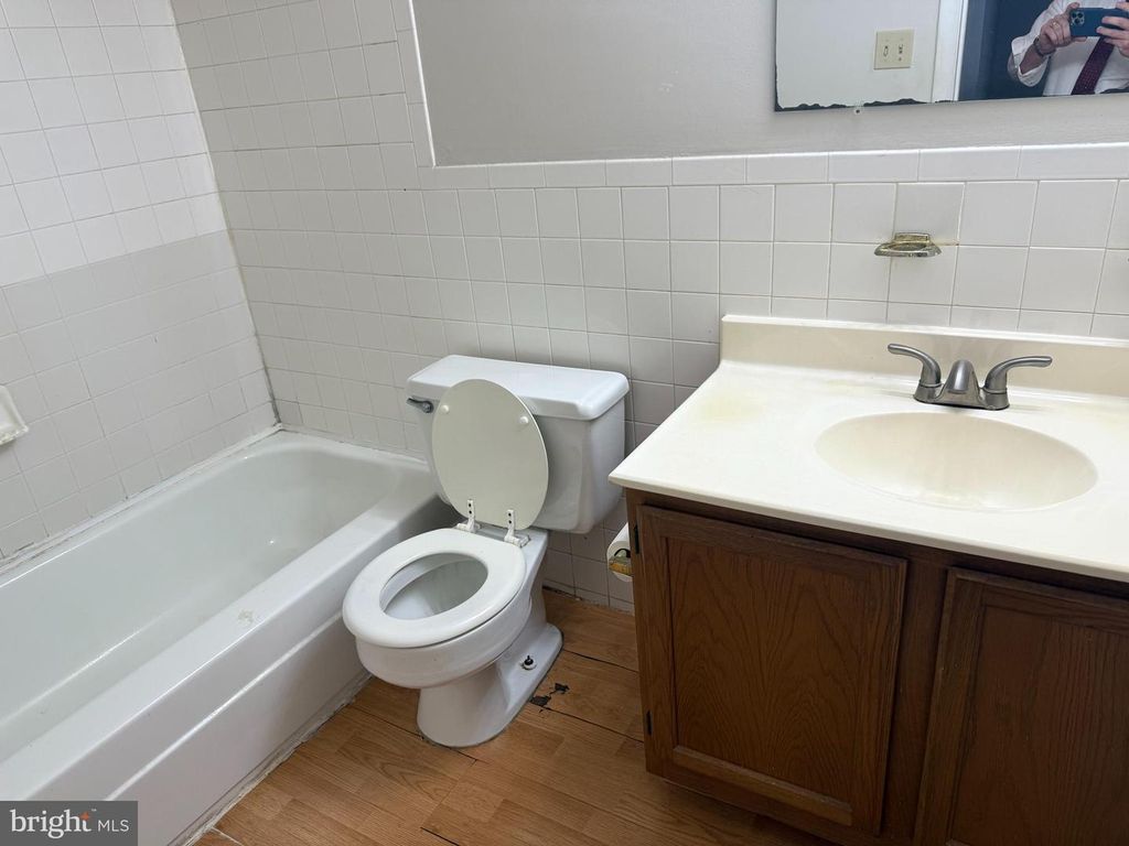 1523 COLONIAL DR #204, Woodbridge, VA 22192