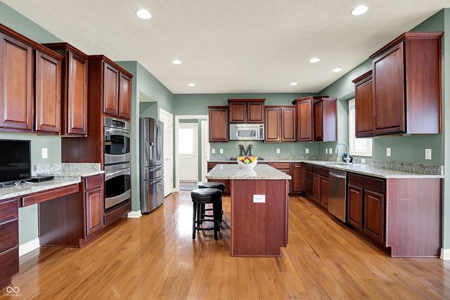 8944 Spring Violet Place, Zionsville, IN 46077