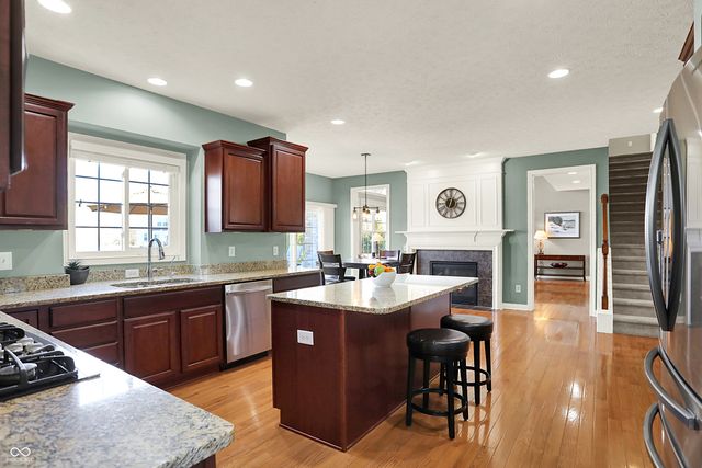 8944 Spring Violet Place, Zionsville, IN 46077