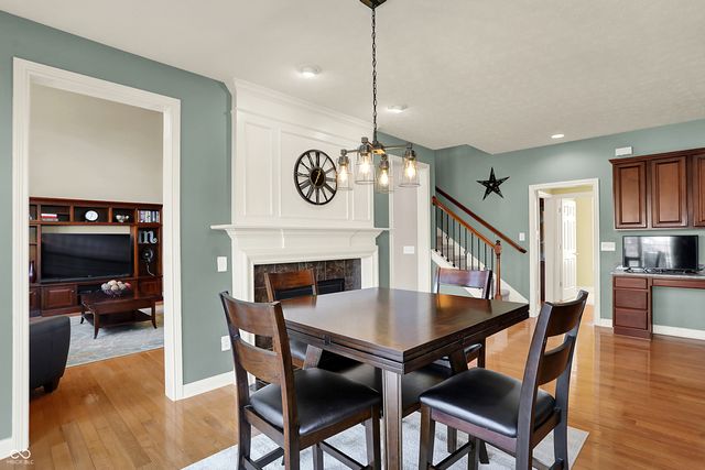 8944 Spring Violet Place, Zionsville, IN 46077