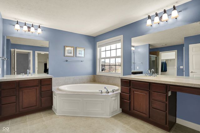 8944 Spring Violet Place, Zionsville, IN 46077