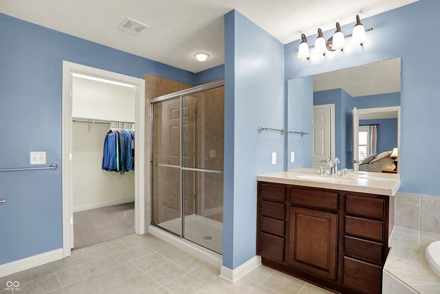 8944 Spring Violet Place, Zionsville, IN 46077