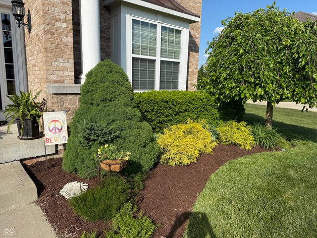 8944 Spring Violet Place, Zionsville, IN 46077