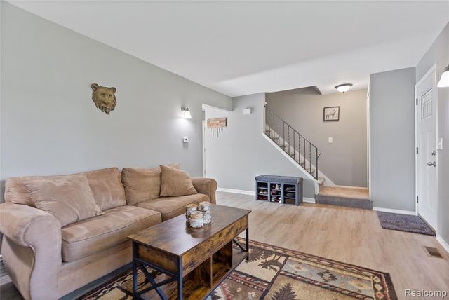 5423 Meadowcrest Drive, Flint, MI 48532