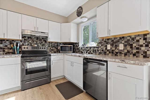 5423 Meadowcrest Drive, Flint, MI 48532