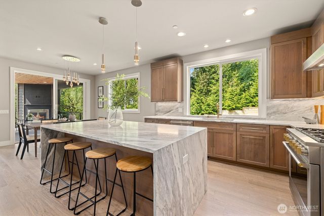 18520 83rd Avenue NE, Kenmore, WA 98028