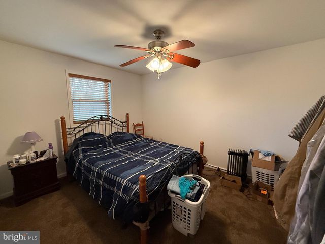 722 OAK HILL RD, Berkeley Springs, WV 25411