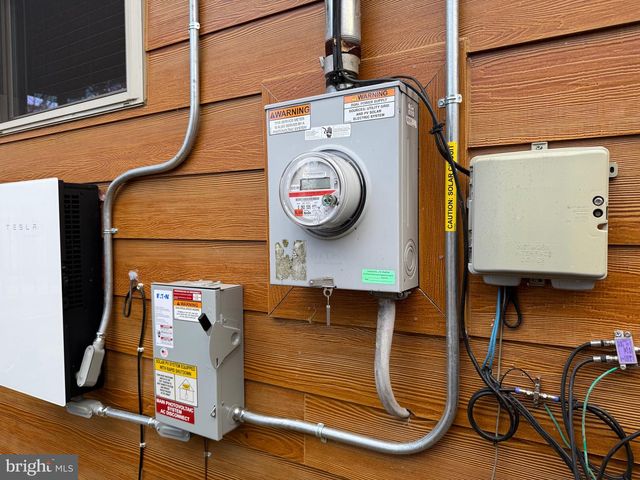 722 OAK HILL RD, Berkeley Springs, WV 25411