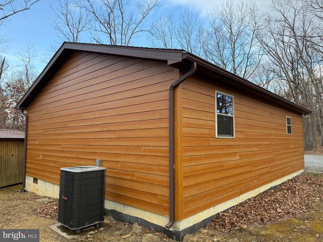 722 OAK HILL RD, Berkeley Springs, WV 25411