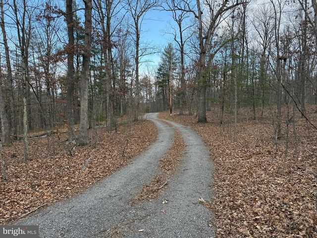 722 OAK HILL RD, Berkeley Springs, WV 25411