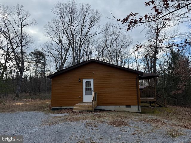 722 OAK HILL RD, Berkeley Springs, WV 25411