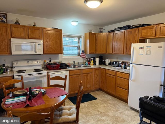 722 OAK HILL RD, Berkeley Springs, WV 25411