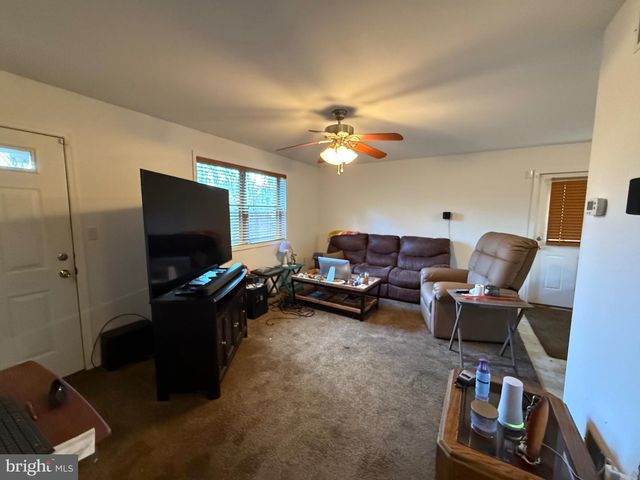 722 OAK HILL RD, Berkeley Springs, WV 25411