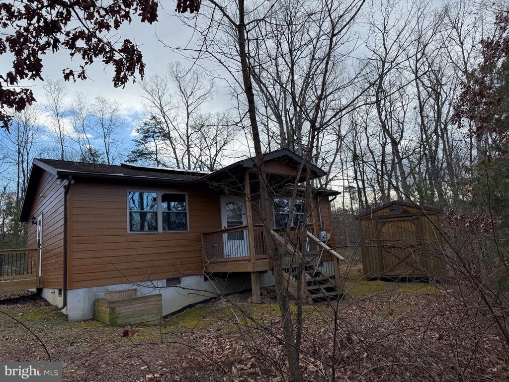 722 OAK HILL RD, Berkeley Springs, WV 25411