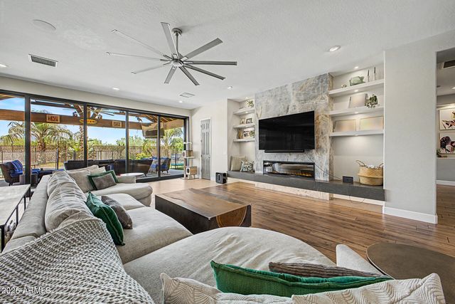 4122 W ORAIBI Drive, Glendale, AZ 85308