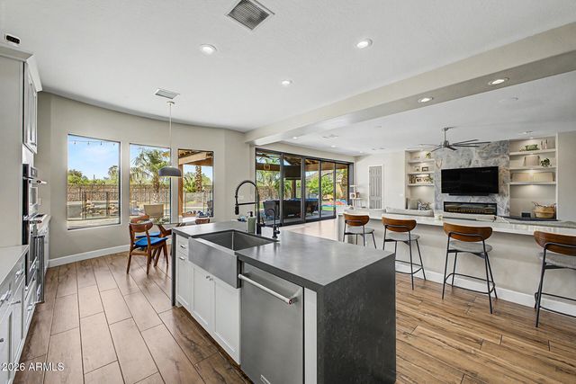 4122 W ORAIBI Drive, Glendale, AZ 85308