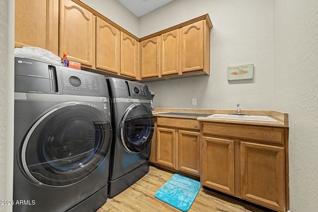 4122 W ORAIBI Drive, Glendale, AZ 85308