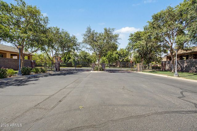 4122 W ORAIBI Drive, Glendale, AZ 85308