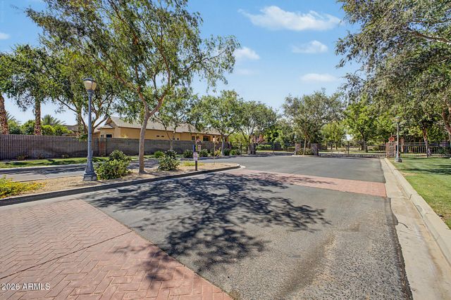 4122 W ORAIBI Drive, Glendale, AZ 85308