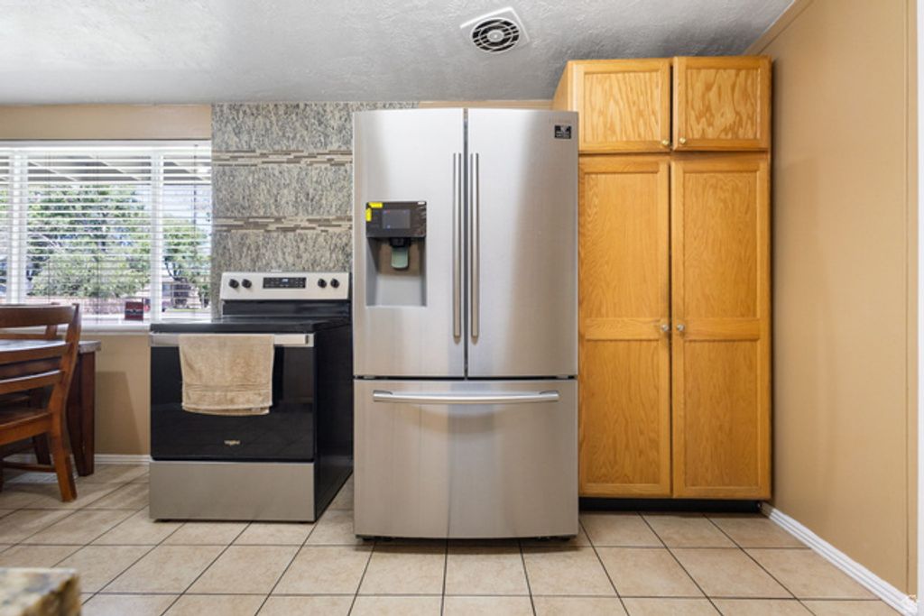 Image 9 of property listing at 3112 S 4355 W, West Valley City, UT 84120