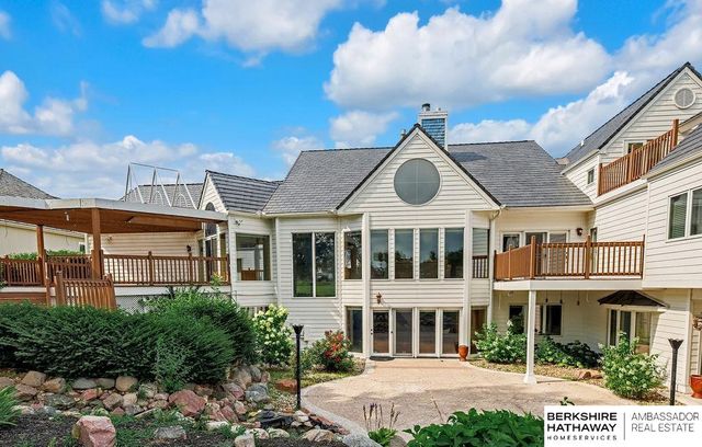 811 Western Hills Drive, Papillion, NE 68046