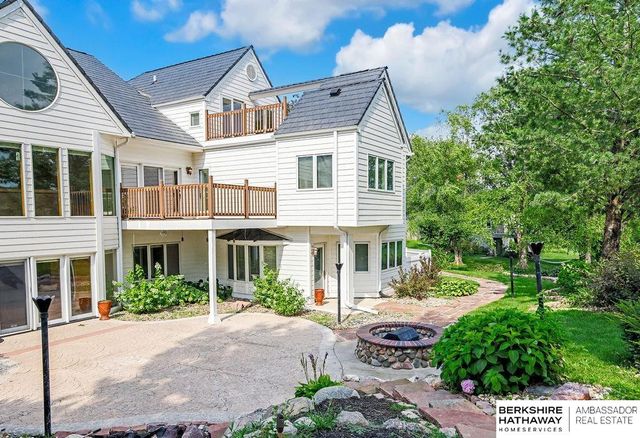 811 Western Hills Drive, Papillion, NE 68046