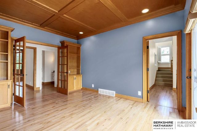 811 Western Hills Drive, Papillion, NE 68046