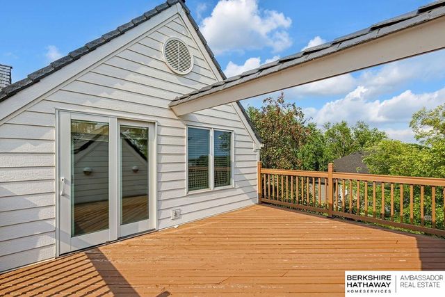 811 Western Hills Drive, Papillion, NE 68046