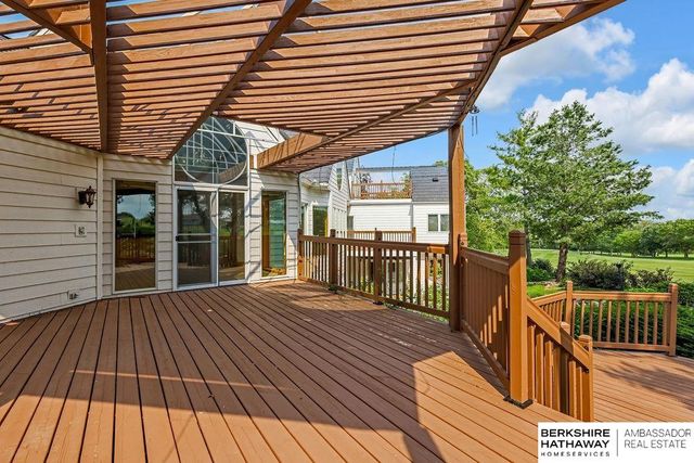 811 Western Hills Drive, Papillion, NE 68046