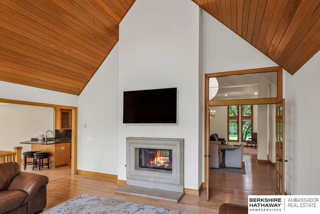 811 Western Hills Drive, Papillion, NE 68046