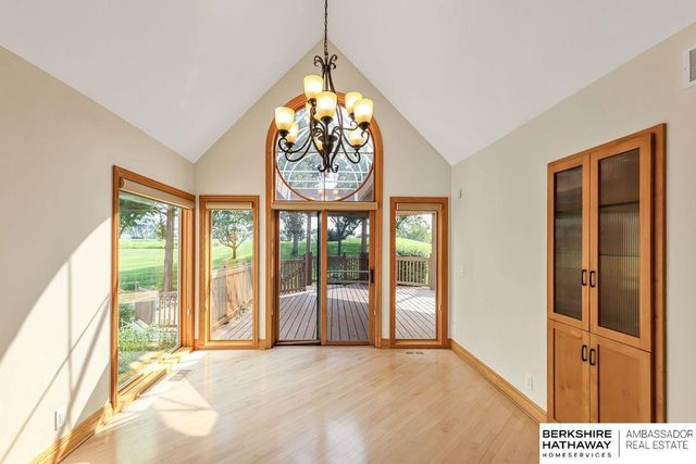 811 Western Hills Drive, Papillion, NE 68046