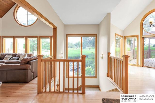 811 Western Hills Drive, Papillion, NE 68046