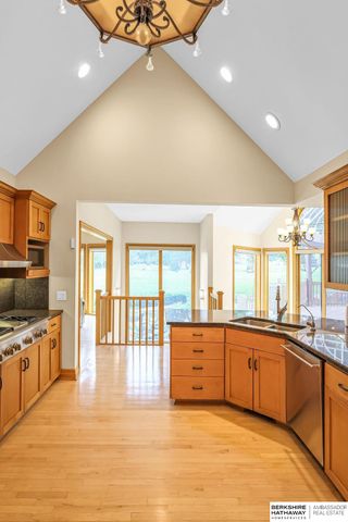 811 Western Hills Drive, Papillion, NE 68046