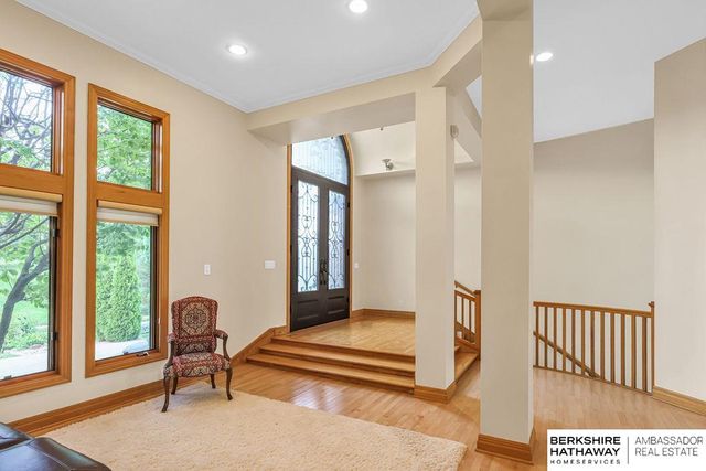 811 Western Hills Drive, Papillion, NE 68046