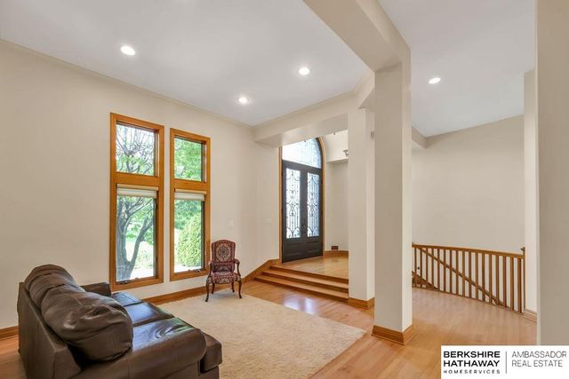 811 Western Hills Drive, Papillion, NE 68046